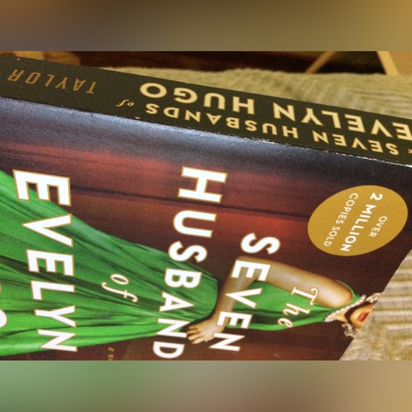 The Seven Husbands of Evelyn Hugo by Taylor Jenkins Reid - Picture 4 of 10
